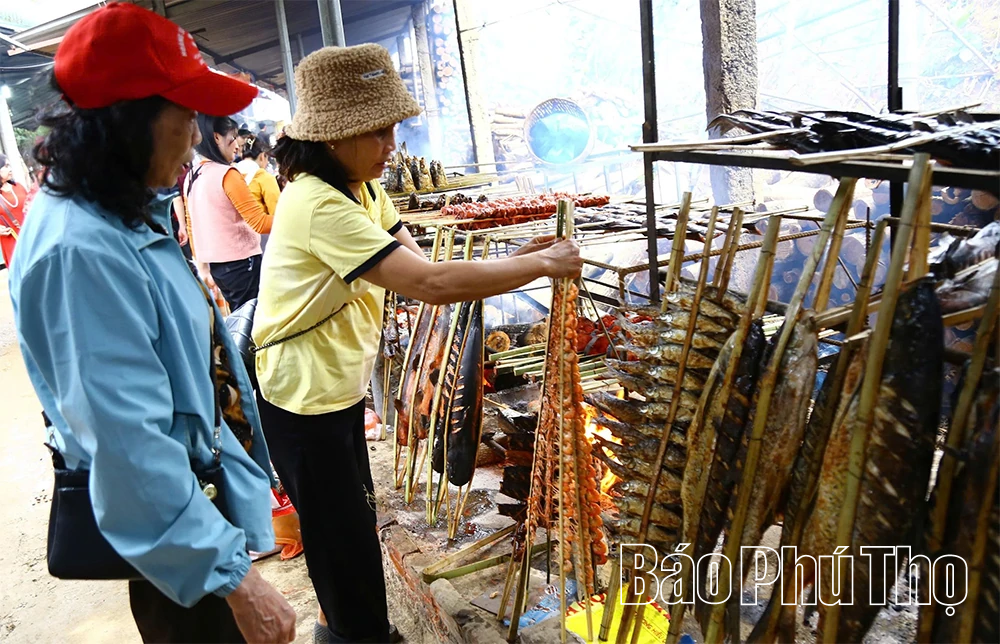 Cá nướng sông Đà - dư vị níu chân du khách trong hành trình du xuân đền Chúa Thác Bờ