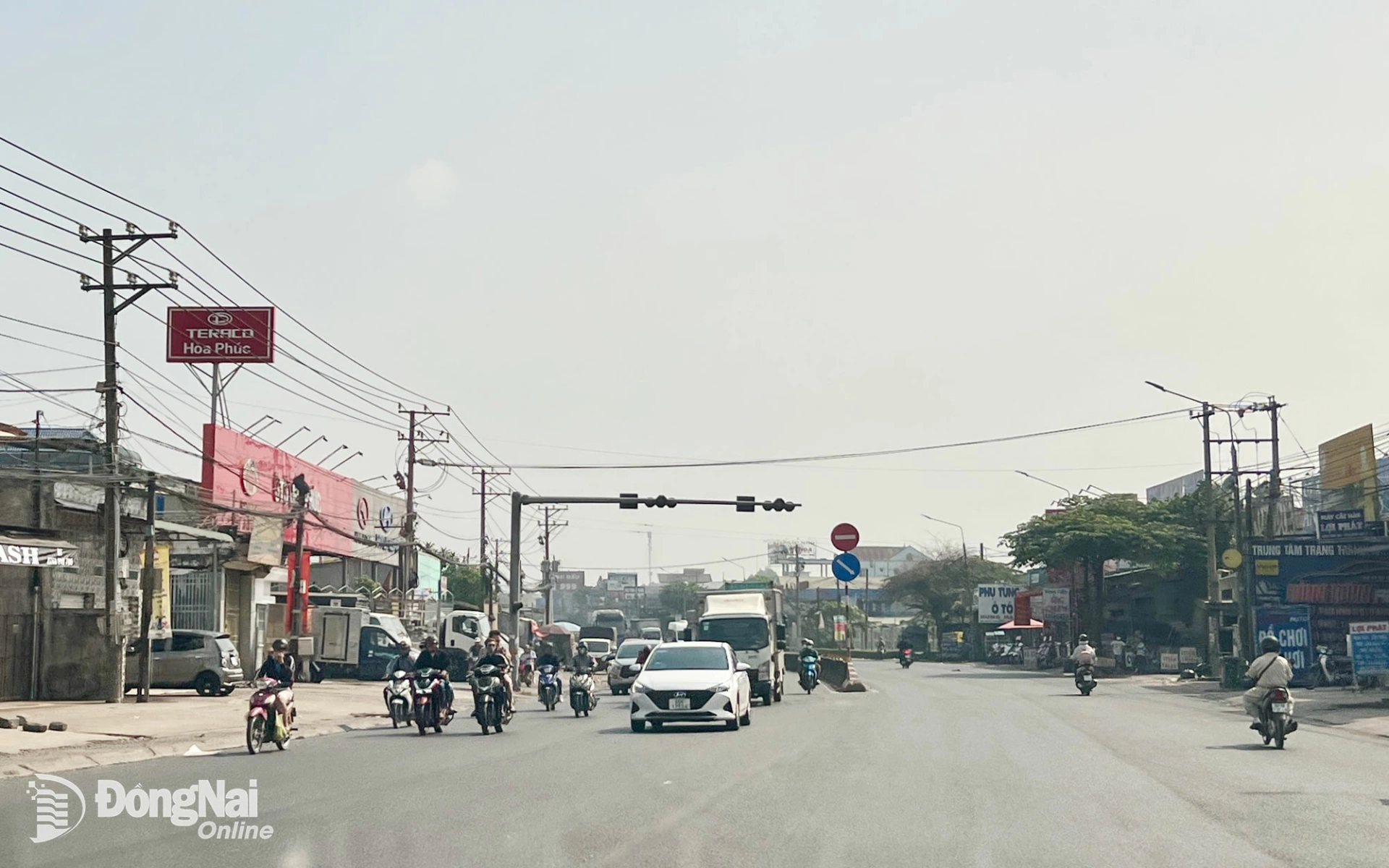 Người d&acirc;n di chuyển tr&ecirc;n quốc lộ 1 (đoạn qua phường Hố Nai). Ảnh minh họa: Kim Liễu