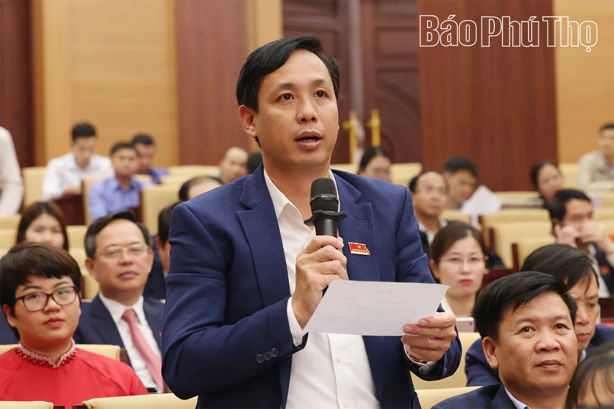 Các đại biểu thảo luận, chất vấn và trả lời chất vấn tại hội trường