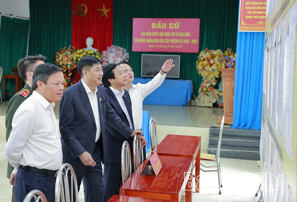 Phó trưởng Ban Tổ chức Trung ương Nguyễn Hữu Đông tiếp xúc với cử tri đơn vị bầu cử số 2