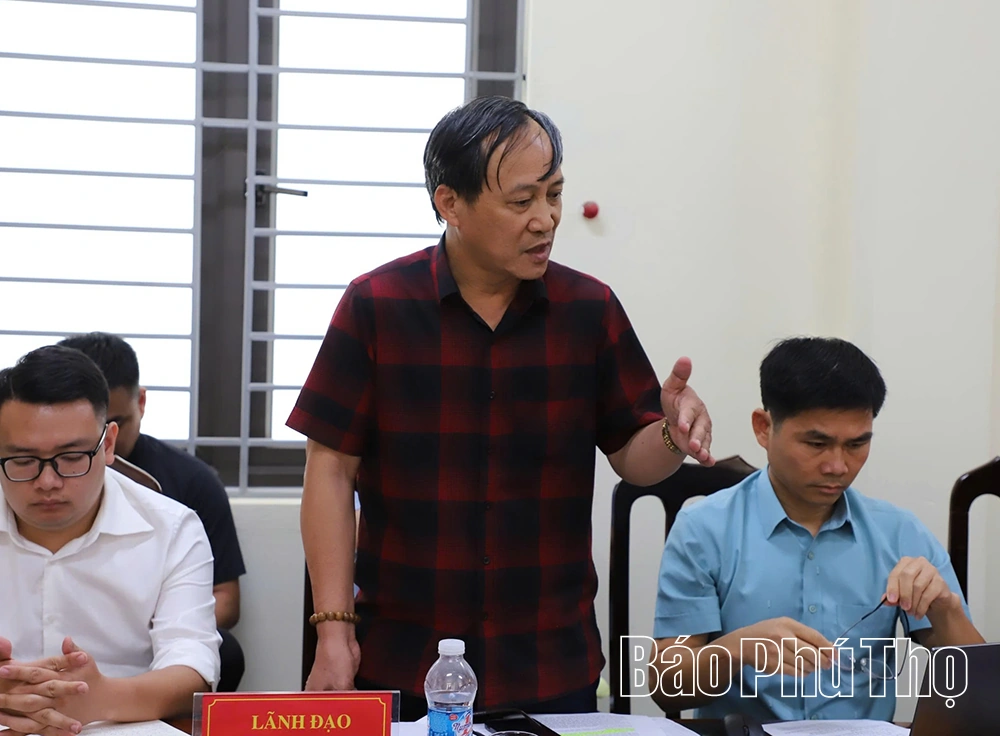 Phó Chủ tịch UBND tỉnh Đinh Công Sứ kiểm tra tiến độ các dự án vùng chuyển dân sông Đà