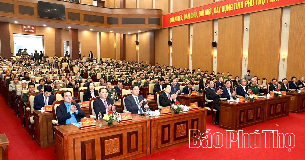 Chủ tịch nước Lương Cường thăm, tặng qu&agrave; v&agrave; ch&uacute;c Tết tại Ph&uacute; Thọ