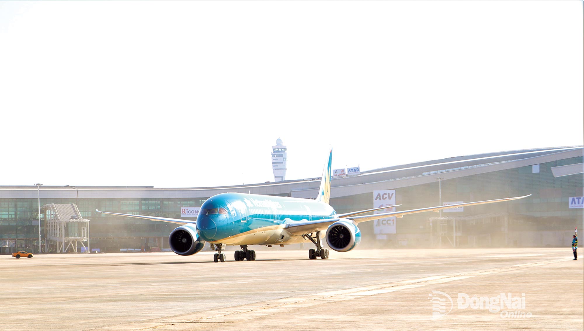 huyến bay đầu tiên của Hãng hàng không quốc gia Việt Nam chính thức hạ cánh xuống Sân bay Long Thành ngày 19-12-2025.