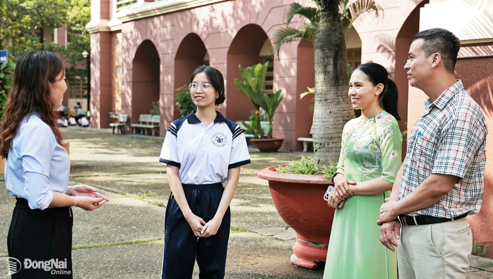 Nguyễn Thị Thủy Tiên, học sinh Trường TH-THCS-THPT Trần Đại Nghĩa (phường Hồ Nai) trở thành Á khoa của Kỳ thi tốt nghiệp THPT năm 2025 tỉnh Đồng Nai mới, đồng thời em là thí sinh có điểm cao nhất trong số trên 37 ngàn thí sinh tỉnh Đồng Nai (cũ). Ảnh: Công Nghĩa