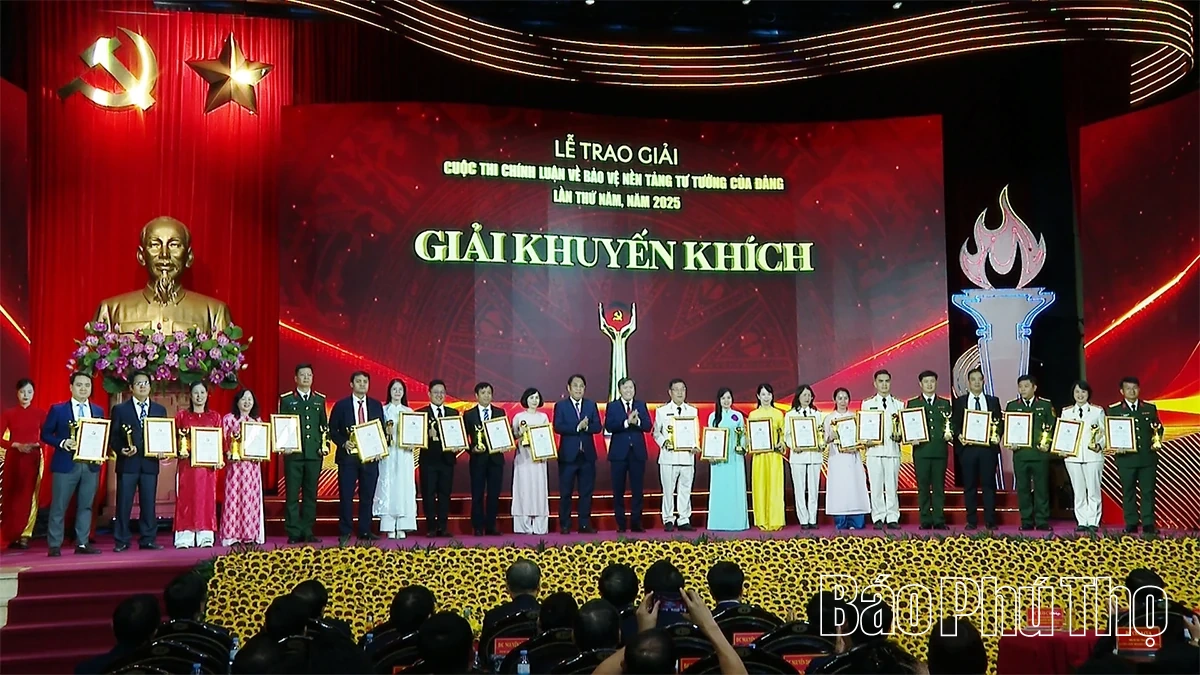 Trao giải Cuộc thi chính luận bảo vệ nền tảng tư tưởng của Đảng