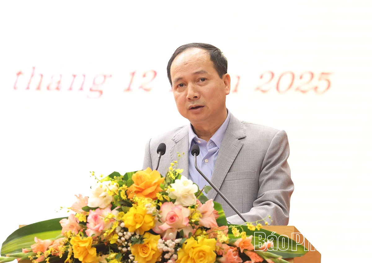 Các đại biểu thảo luận, chất vấn và trả lời chất vấn tại hội trường