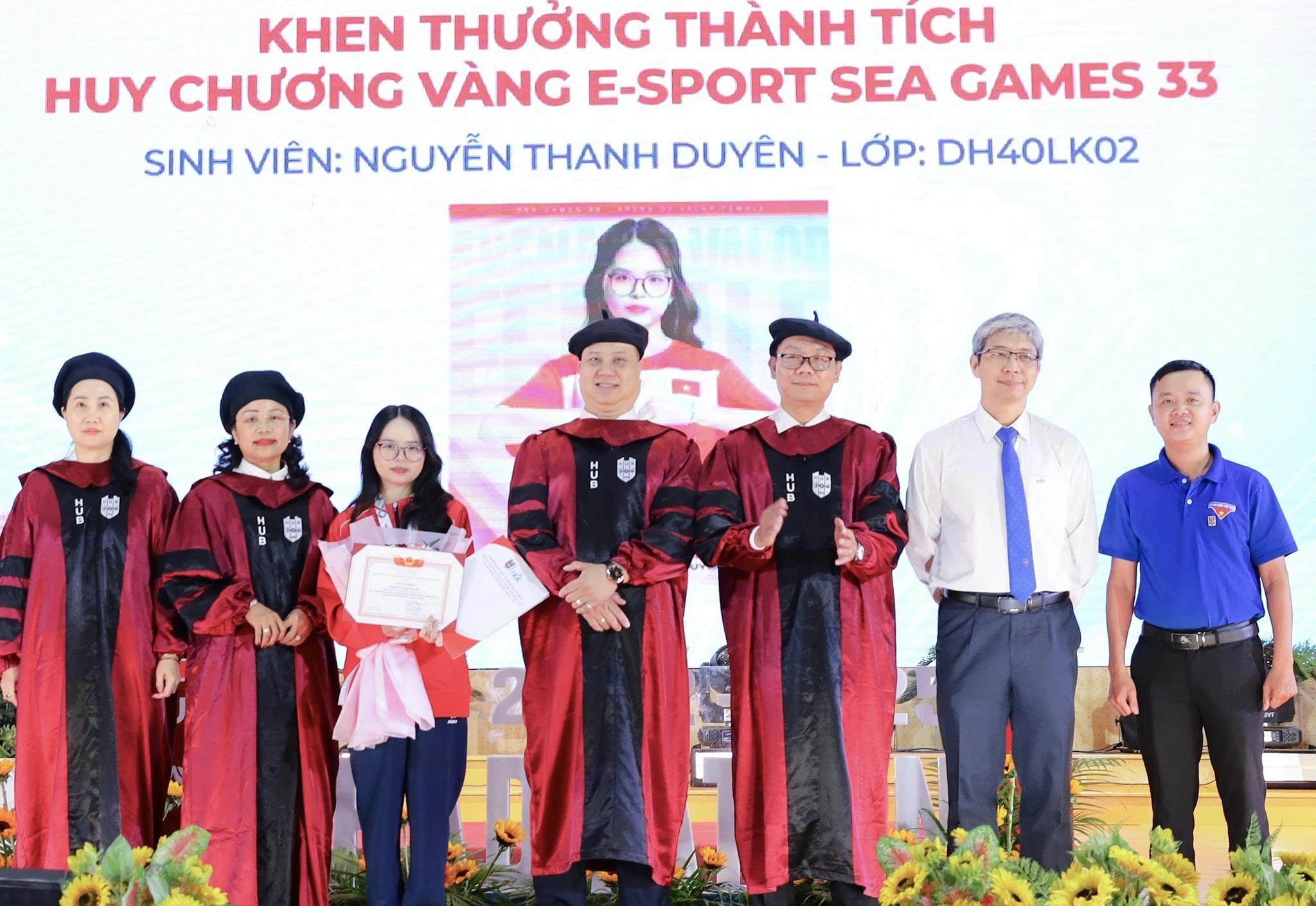 Nguyễn Thanh Duy&ecirc;n hiện l&agrave; sinh vi&ecirc;n lớp DH40LK02, ng&agrave;nh Luật Kinh tế, Trường Đại học Ng&acirc;n h&agrave;ng TPHCM. Ảnh: NVCC