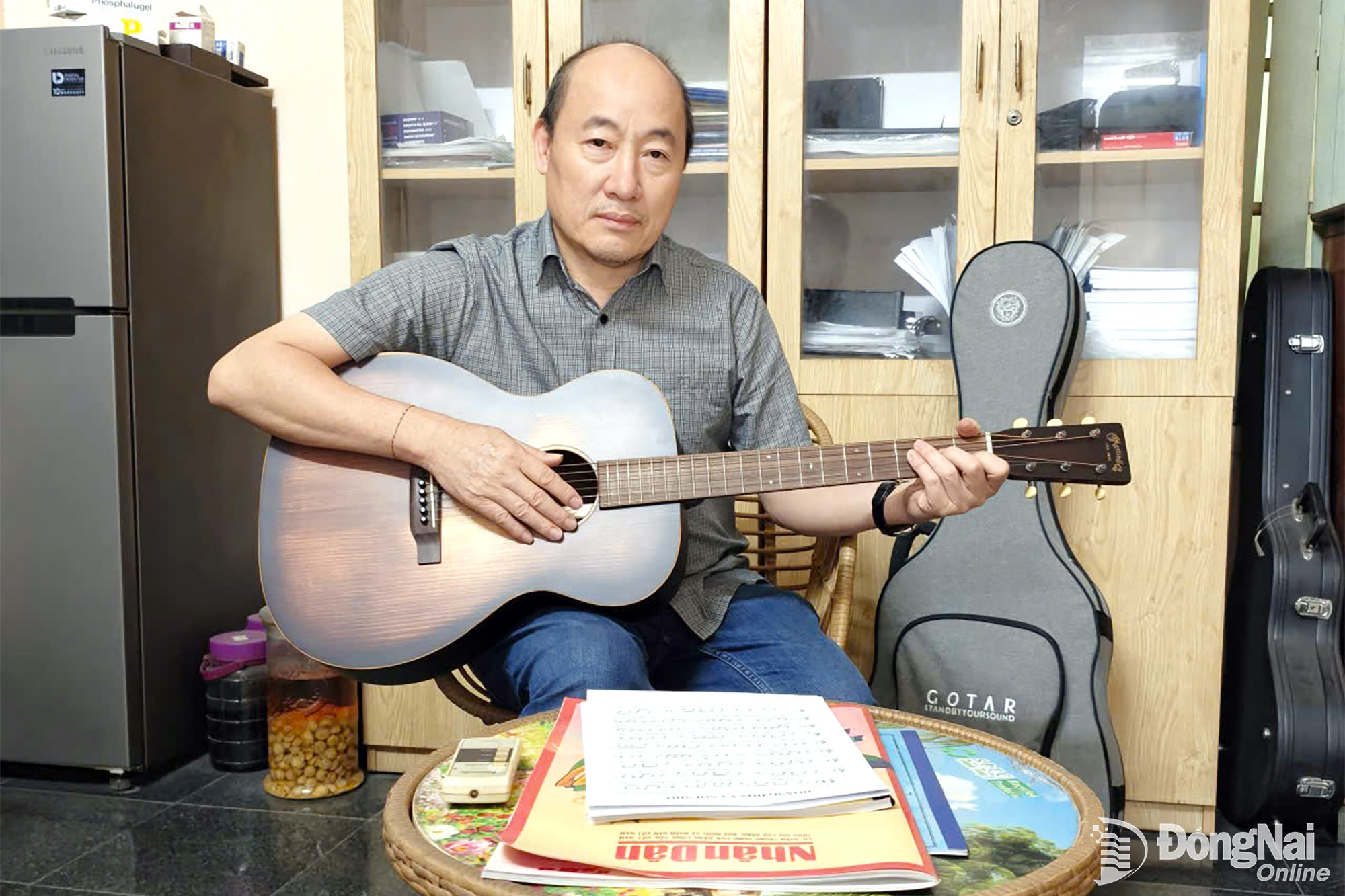 Nghệ sĩ Bùi Xuân Hùng thường sáng tác dòng nhạc mang âm hưởng dân ca, trữ tình. Ảnh: NVCC