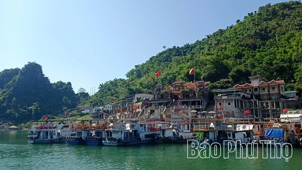 Linh thiêng Đền Chúa Thác Bờ