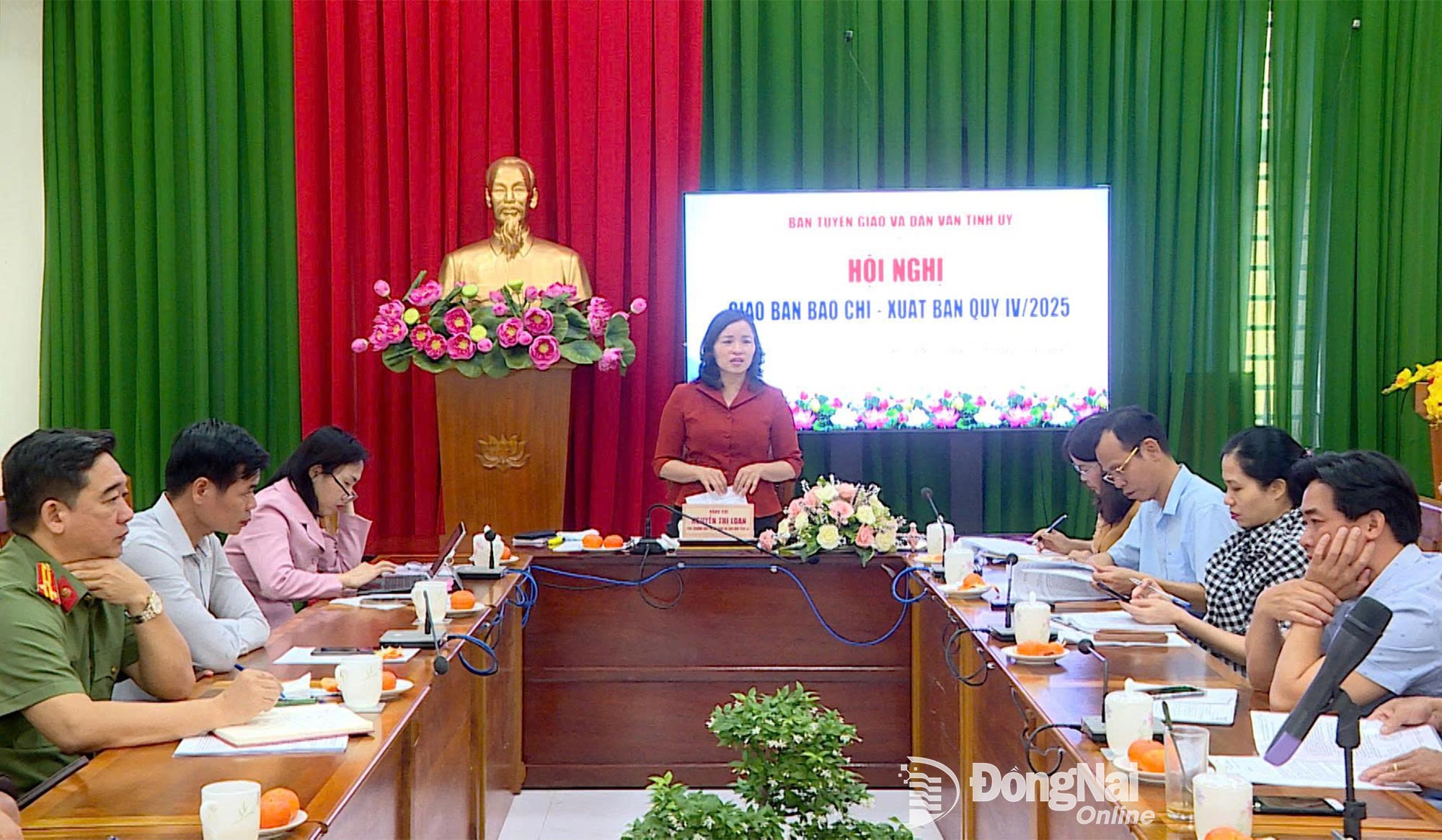 Phó Trưởng ban Tuyên giáo và Dân vận Tỉnh ủy Đồng Nai Nguyễn Thị Loan phát biểu tại hội nghị. Ảnh: Duy Tân