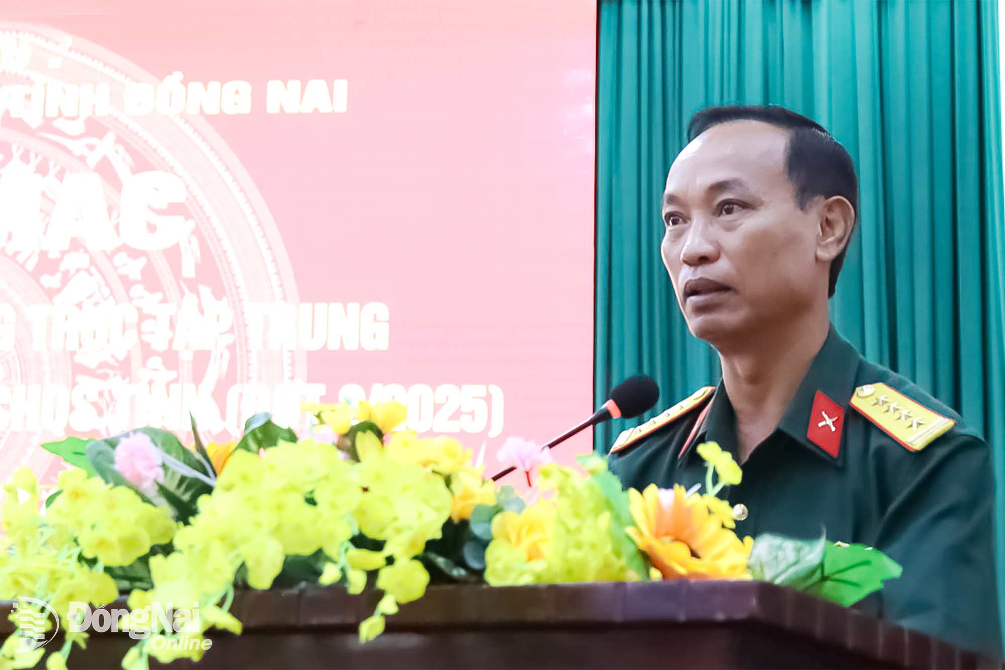 Đại tá Nguyễn Bá Phú phát biểu chỉ đạo tại buổi khai mạc. Ảnh: Nguyệt Hà