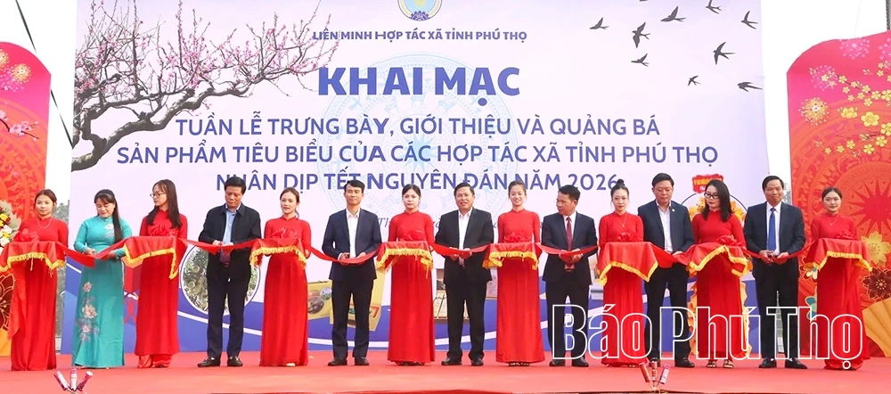 Khai mạc Tuần lễ trưng b&agrave;y, giới thiệu v&agrave; quảng b&aacute; sản phẩm ti&ecirc;u biểu của c&aacute;c Hợp t&aacute;c x&atilde; dịp Tết Nguy&ecirc;n đ&aacute;n 2026