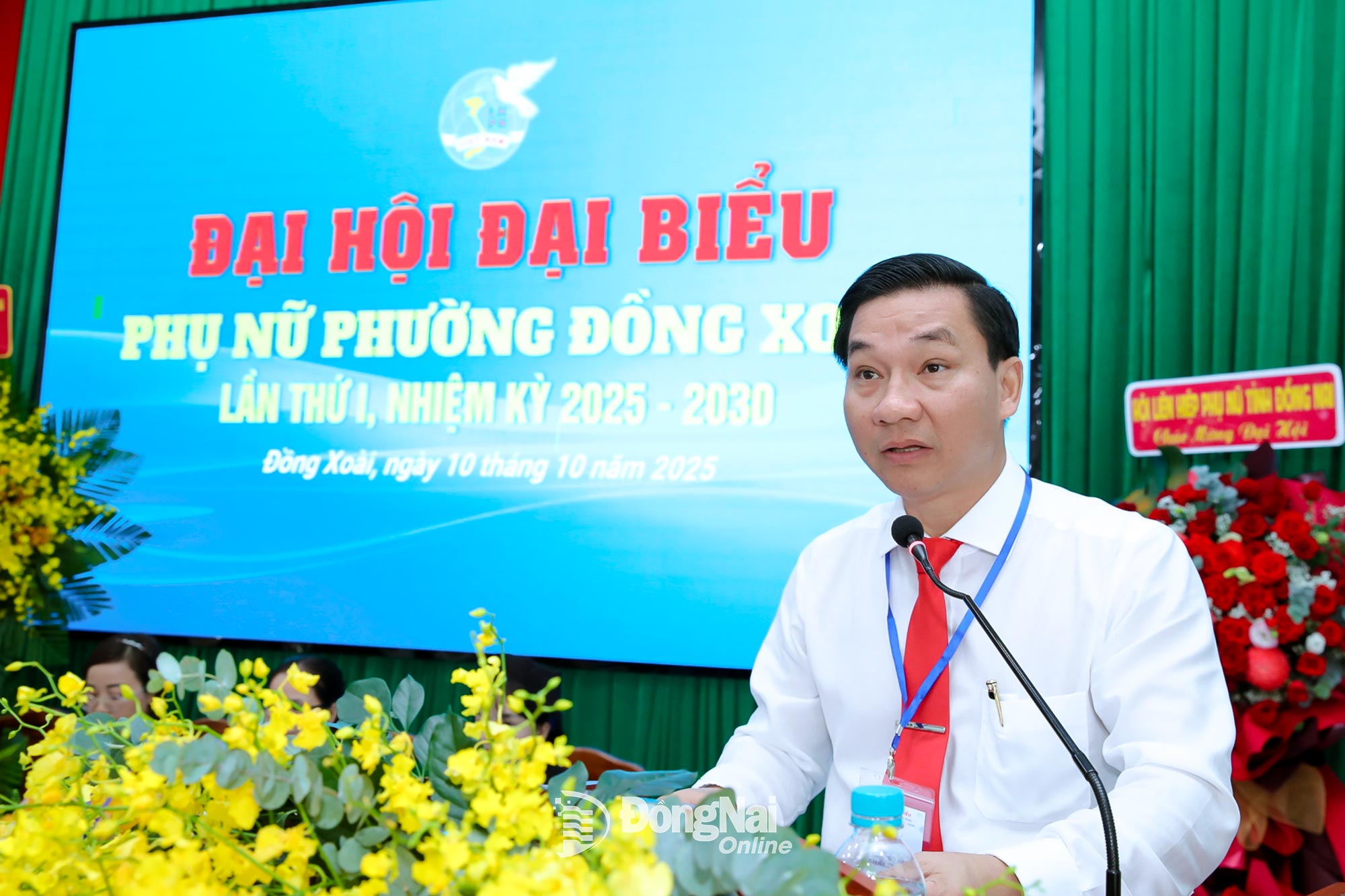 Phó Bí thư Thường trực Đảng ủy phường Đồng Xoài Cao Văn Vũ phát biểu tại đại hội. Ảnh: Trương Hiện