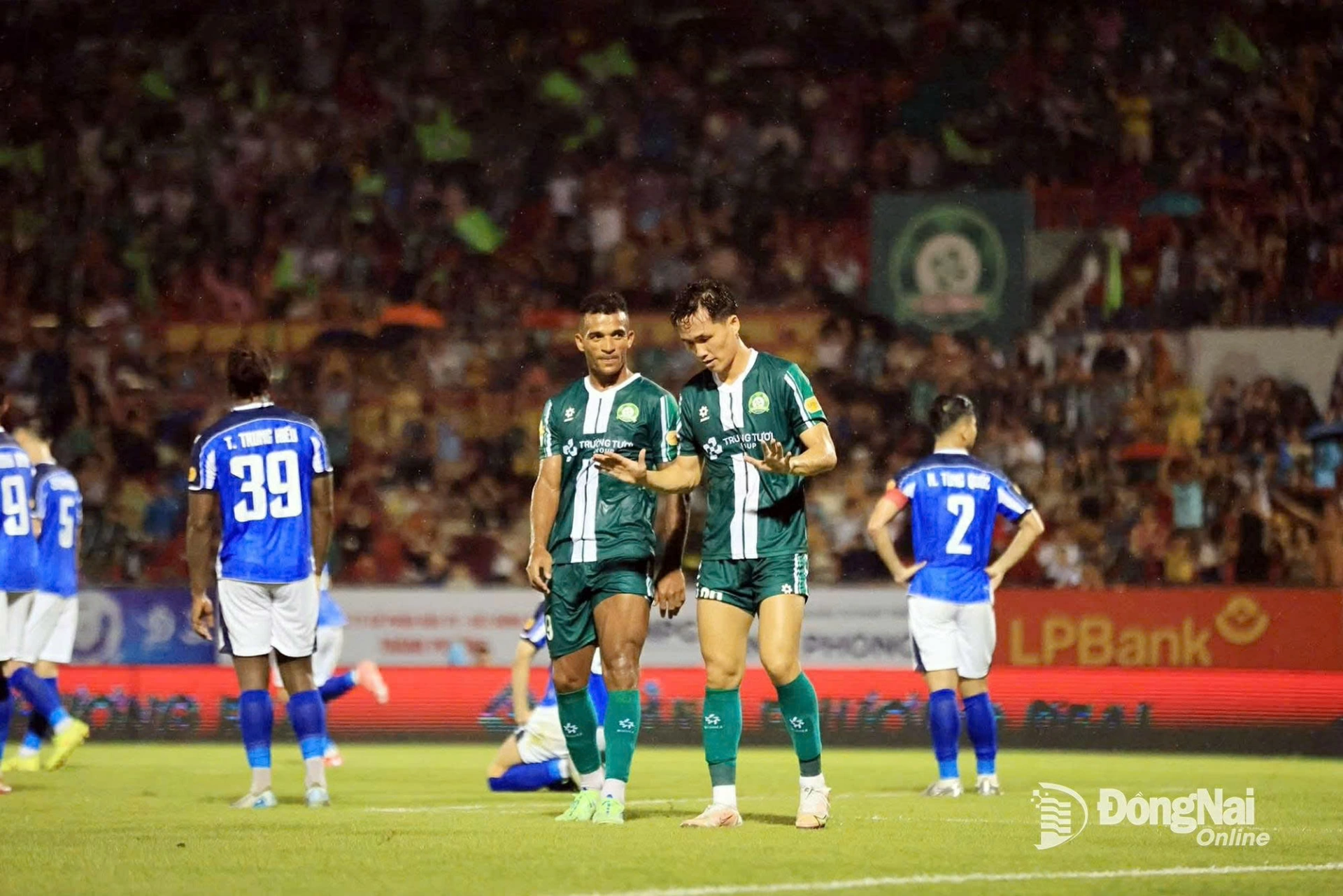 Lưu Tự Nhân cũng kịp để lại ấn tượng với duyên ghi bàn của mình khi ấn định tỷ số 3-1 cho Trường Tươi Đồng Nai. Ảnh: Như Nam