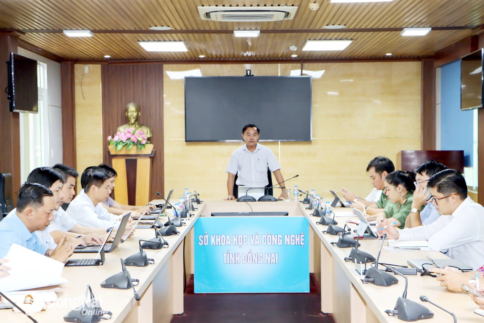 Ph&oacute; Gi&aacute;m đốc Sở Khoa học v&agrave; C&ocirc;ng nghệ tỉnh Đồng Nai Nguyễn Thanh Phong ph&aacute;t biểu kết luận cuộc họp. Ảnh: Thanh Cảnh