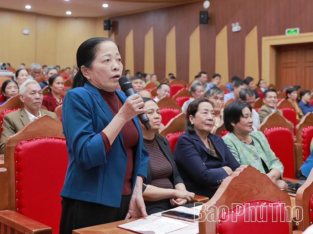 Phó trưởng Ban Tổ chức Trung ương Nguyễn Hữu Đông tiếp xúc với cử tri đơn vị bầu cử số 2