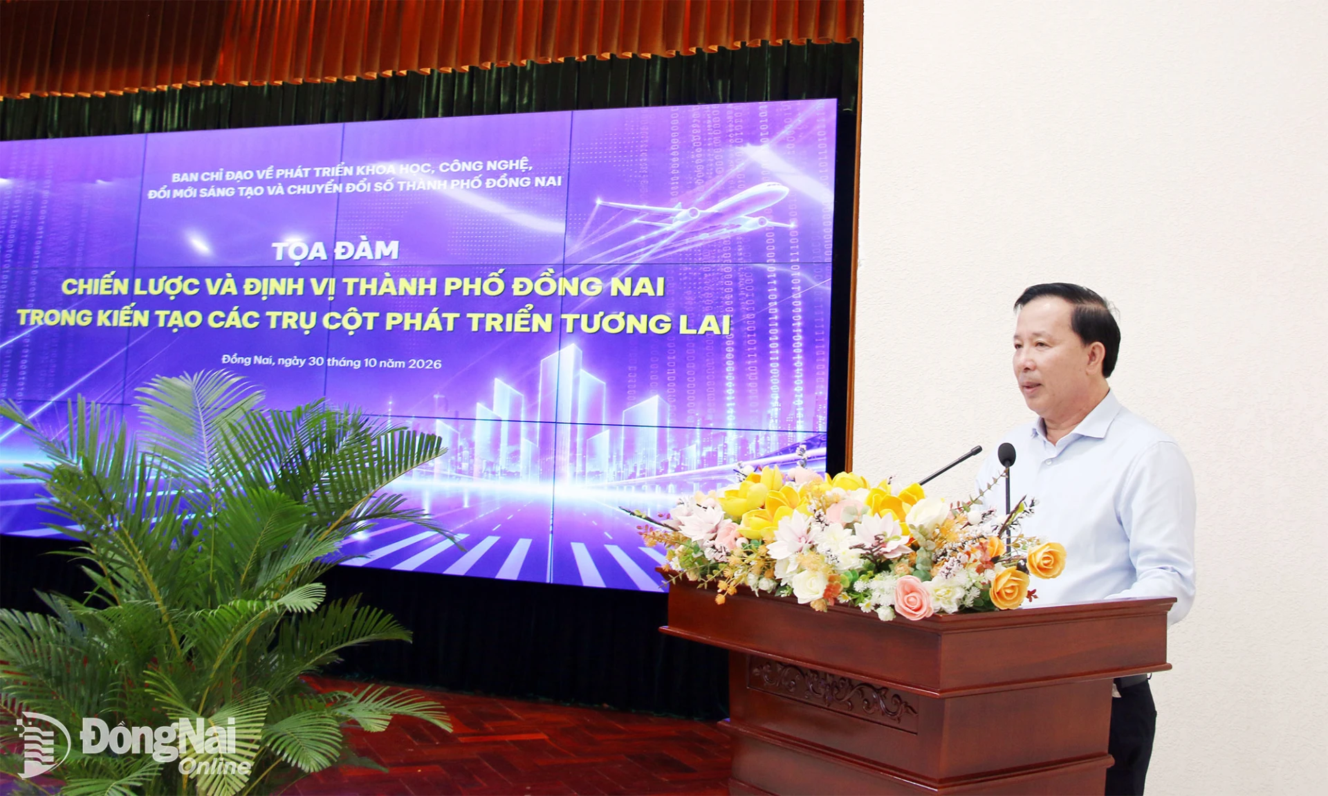 Phó Bí thư Thành ủy, Chủ tịch UBND thành phố Đồng Nai Nguyễn Văn Út phát biểu tại tọa đàm. Ảnh: Hải Quân