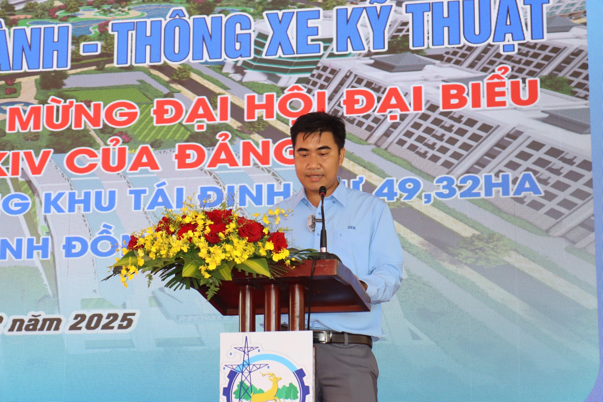 Đại diện liên danh nhà thầu phát biểu cam kết triển khai xây dựng hạ tầng 