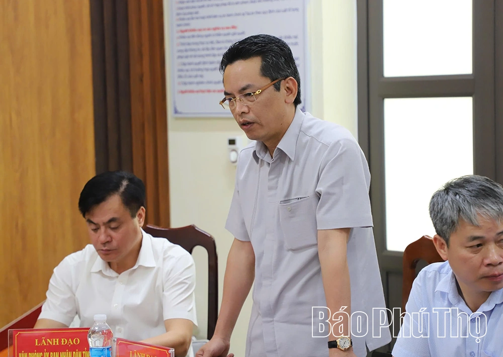 Phó Chủ tịch UBND tỉnh Đinh Công Sứ kiểm tra tiến độ các dự án vùng chuyển dân sông Đà