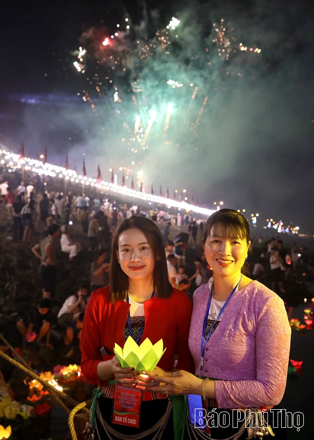 Đậm sắc màu văn hóa tại lễ cầu ngư, thả hoa đăng trên sông Đà