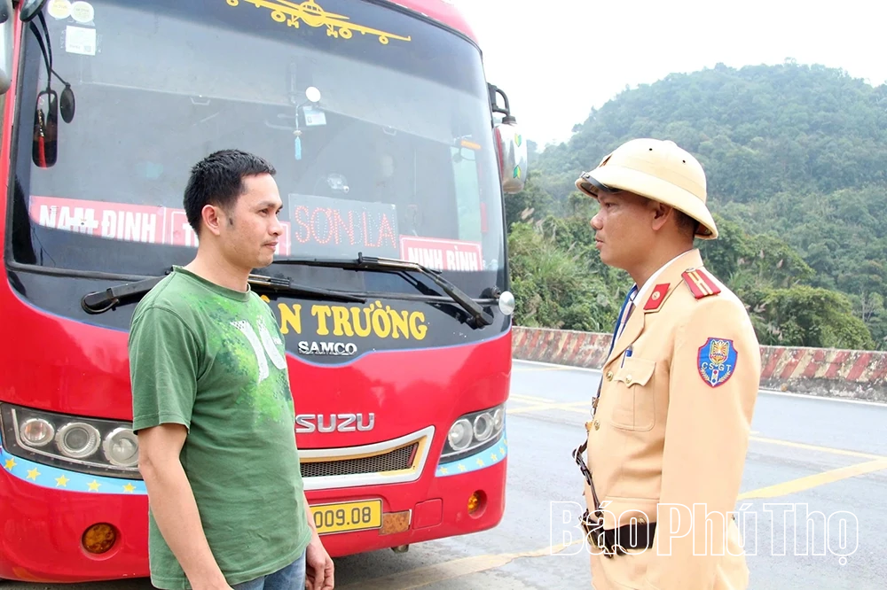 Khắc phục điểm sạt lở tr&ecirc;n đ&egrave;o Thung Khe, bảo đảm an to&agrave;n Quốc lộ 6