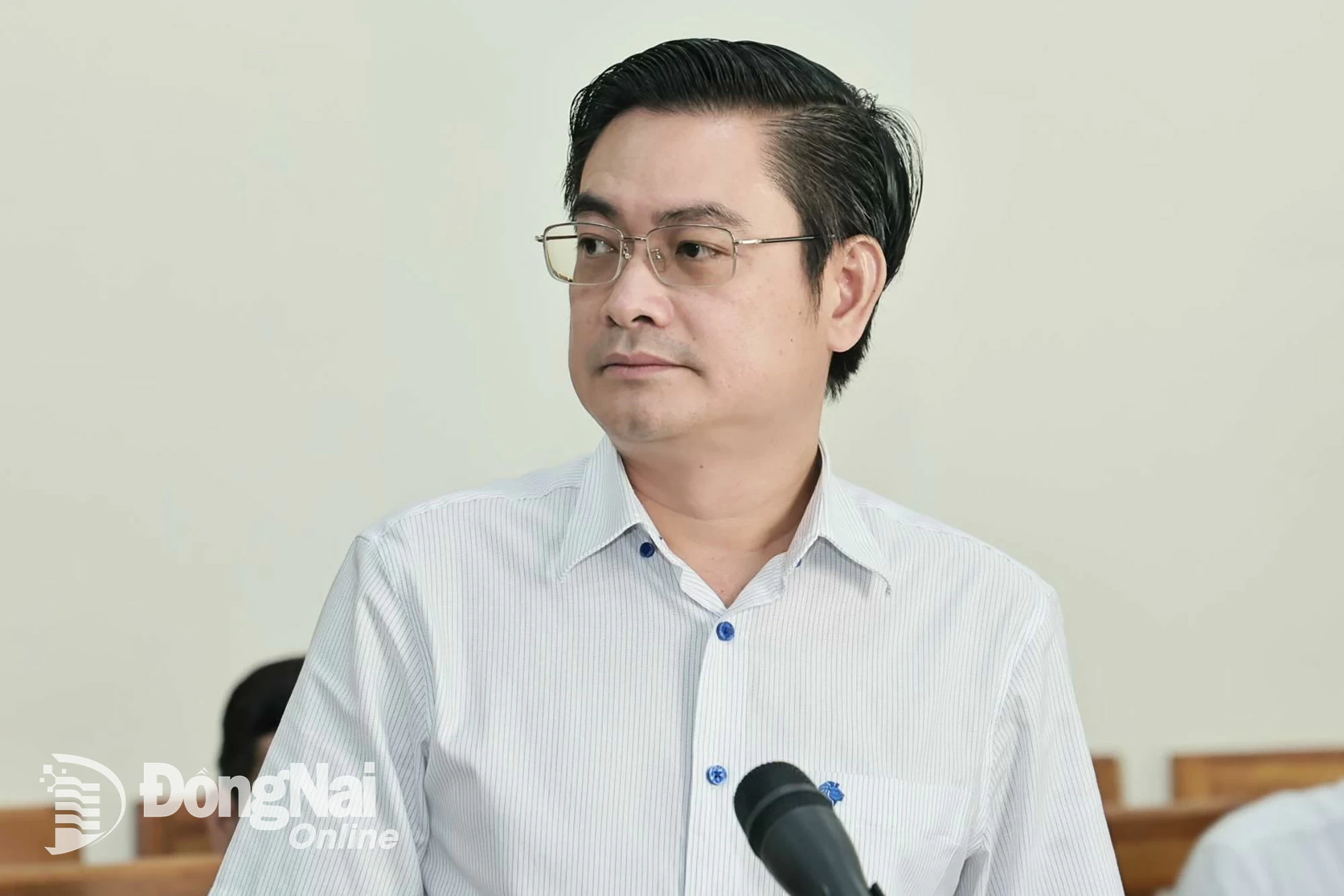 Đại diện Sở Nông nghiệp và môi trường trình bày cơ sở pháp lý để sớm hoàn thành giải quyết các kiến nghị của công dân Đặng Bá Thực và những người dân liên quan. Ảnh: Công Nghĩa