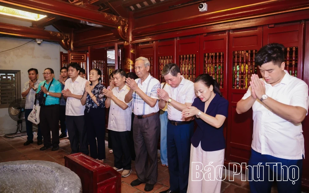 Khảo sát thực tế phục vụ Hội thảo “Chủ tịch Hồ Chí Minh với Khu Di tích lịch sử quốc gia đặc biệt Đền Hùng”