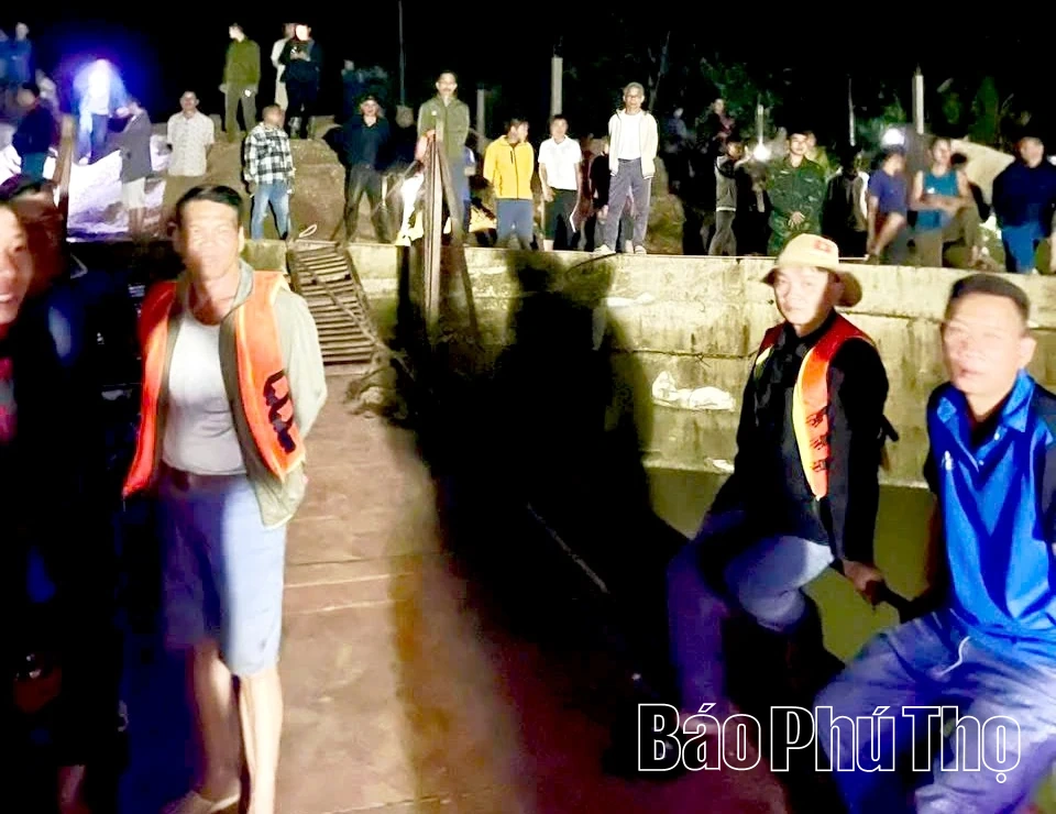 Lật thuyền trên lòng hồ sông Đà, một người mất tích