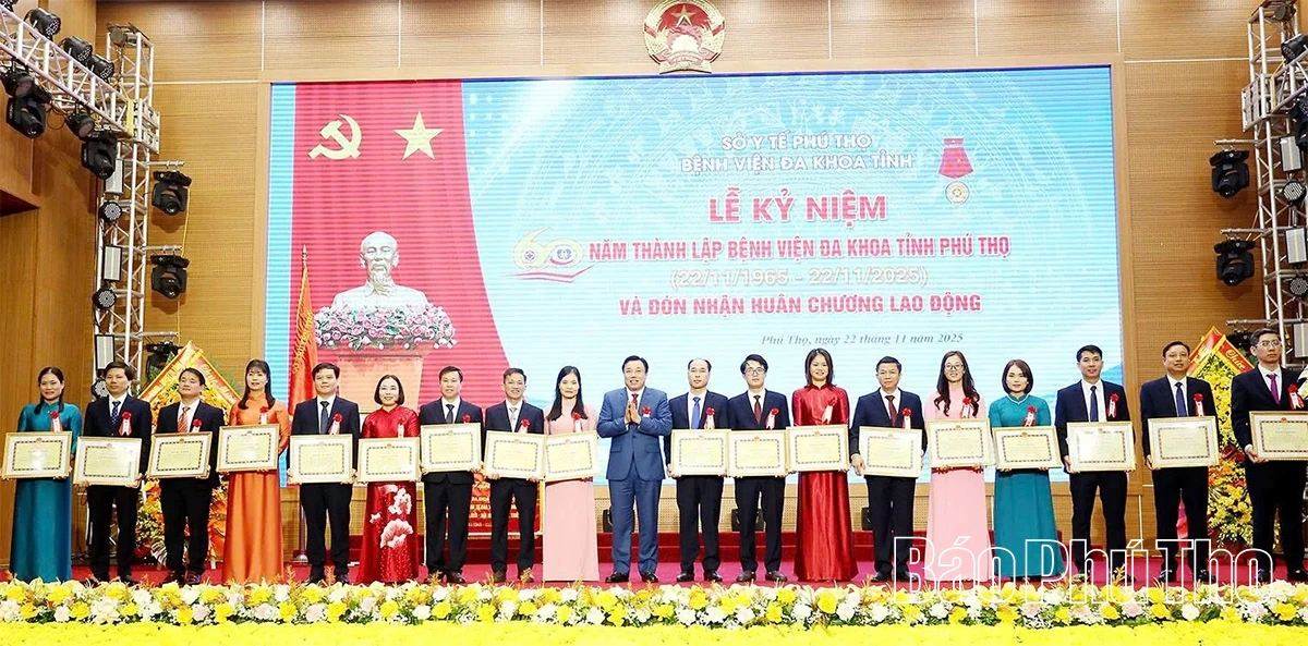 Bệnh viện Đa khoa tỉnh Phú Thọ kỷ niệm 60 năm thành lập và đón nhận Huân chương Lao động hạng Ba