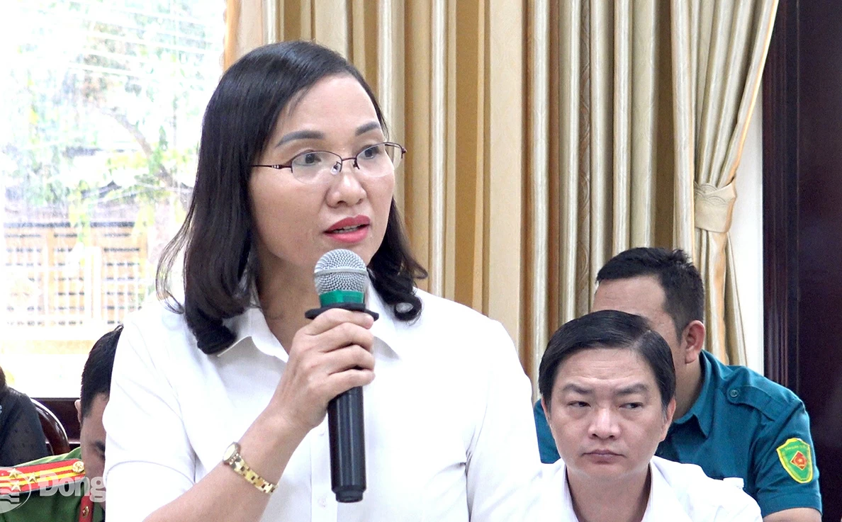 Phó bí thư thường trực Đảng ủy xã Trảng Bom Chu Thị Mây báo cáo tại buổi làm việc. Ảnh: Quốc Vinh  