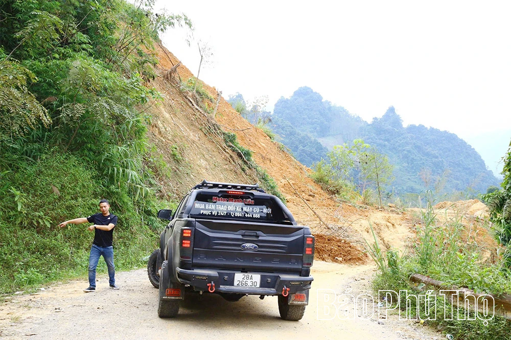Tỉnh lộ 433 bị “cắt đứt”, hàng nghìn hộ dân mong mỏi sớm thông xe