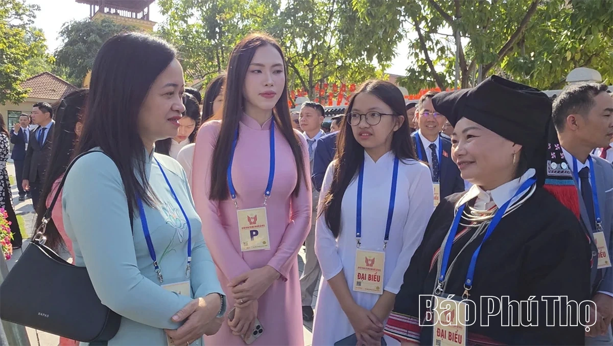 Rộn r&atilde; &ldquo;bản h&ograve;a ca&rdquo; thi đua y&ecirc;u nước