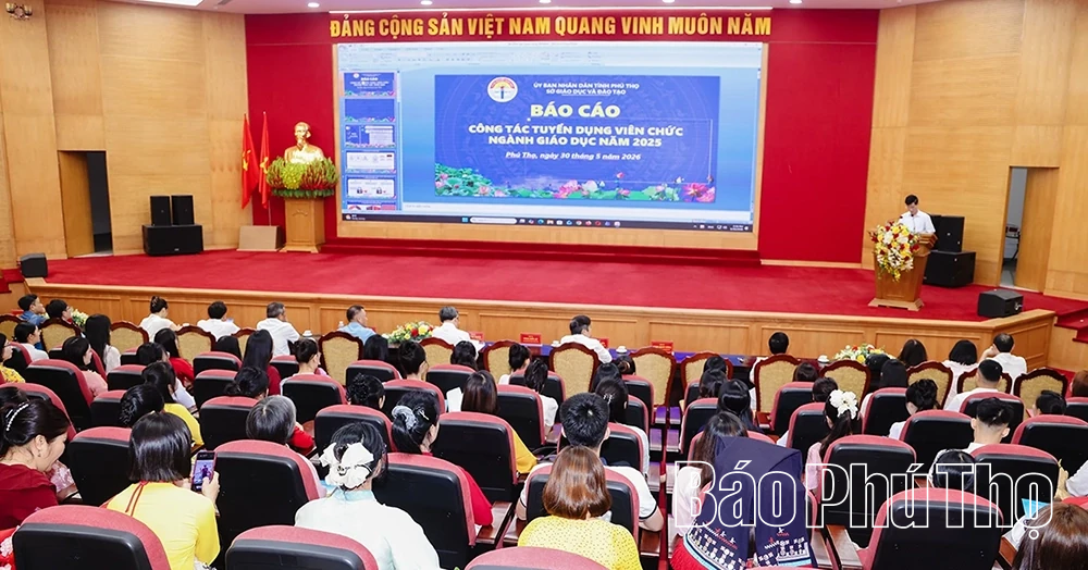 Phú Thọ trao quyết định tuyển dụng 1.334 giáo viên và nhân viên trường học
