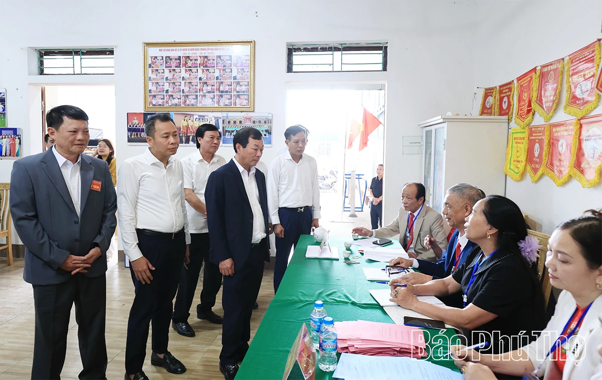 Phó Bí thư Thường trực Tỉnh ủy Bùi Văn Quang kiểm tra công tác tổ chức bầu cử tại một số xã, phường trên địa bàn tỉnh