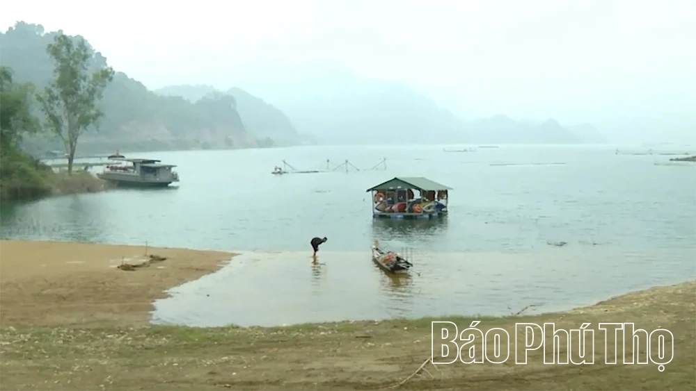 Ch&agrave;ng trai Mường v&agrave; kh&aacute;t vọng giữ hồn bản b&ecirc;n Vịnh Hiền Lương