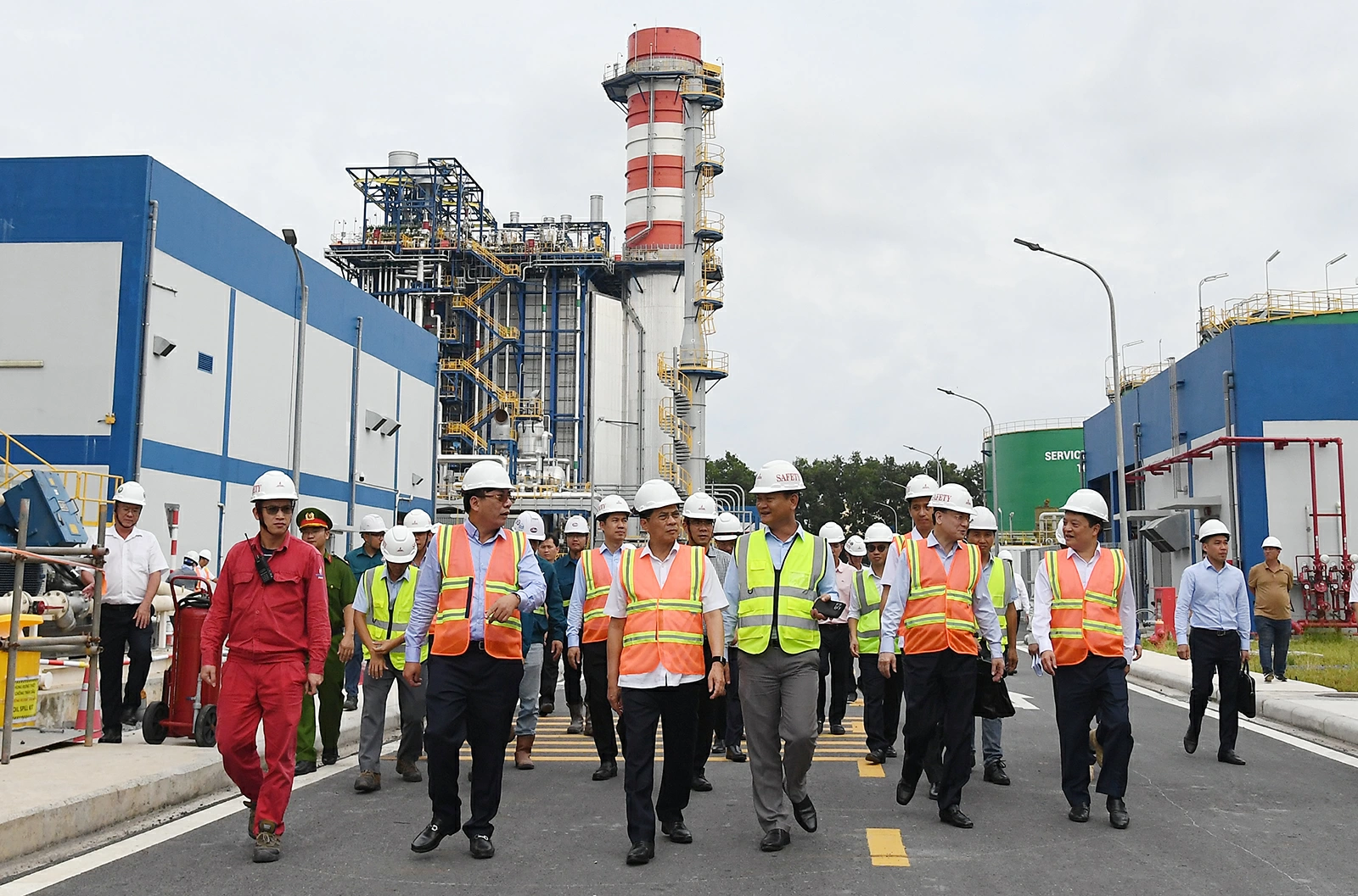 Phó Thủ tướng Bùi Thanh Sơn và Đoàn công tác của Chính phủ kiểm tra tiến độ xây dựng cụm dự án Nhà máy nhiệt điện Nhơn Trạch 3 và 4 tại tỉnh Đồng Nai - Ảnh: VGP/Hải Minh