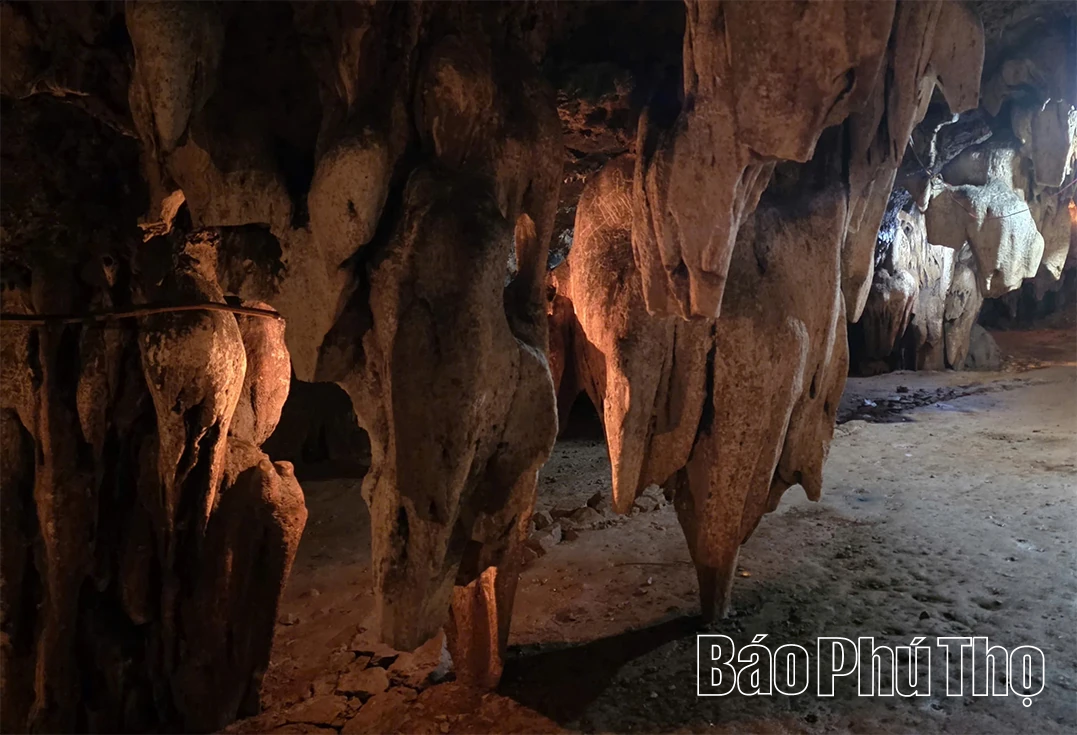 Động Tiên Phi: “Viên ngọc quý” ẩn mình trên đỉnh Thung Phi