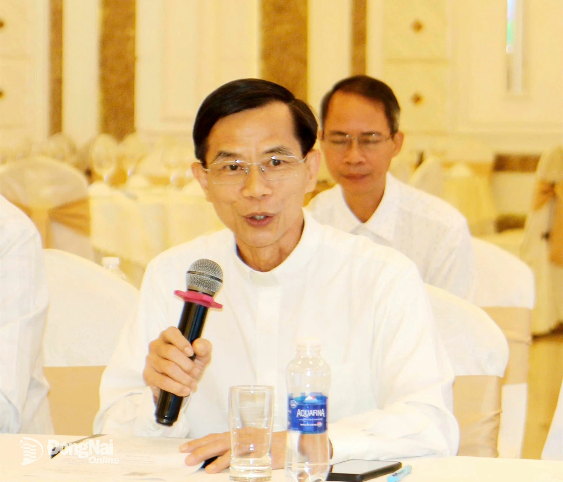 Linh mục Đỗ Đức Lực, Chánh Văn Phòng Tòa Giám mục Xuân Lộc phát biểu tại chương trình họp mặt. Ảnh: Văn Truyên.