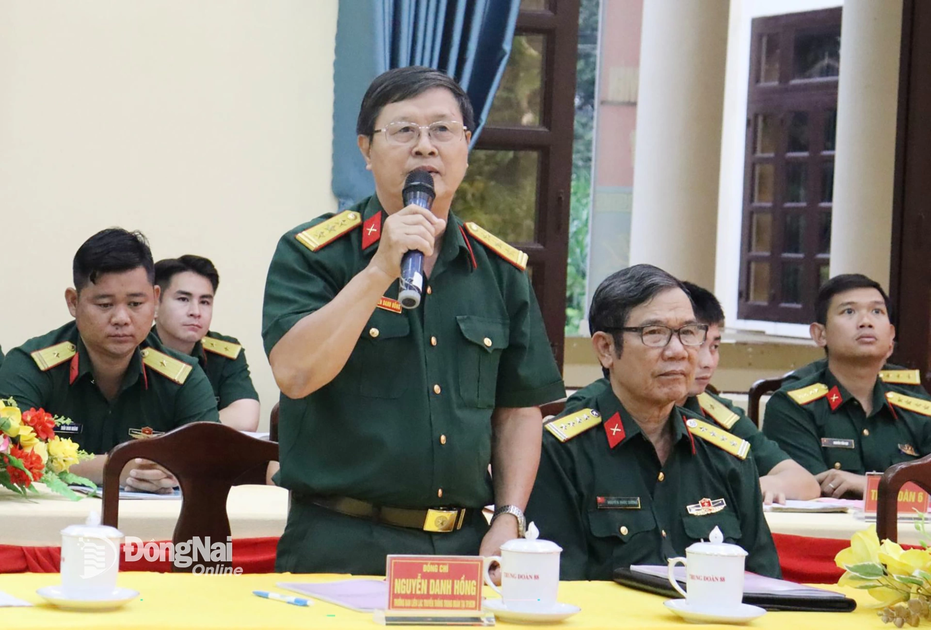 Thượng tá Nguyễn Danh Hồng, Trưởng ban Liên lạc truyền thống Trung đoàn 88 phát biểu tại hội thảo. Ảnh: Nguyệt Hà