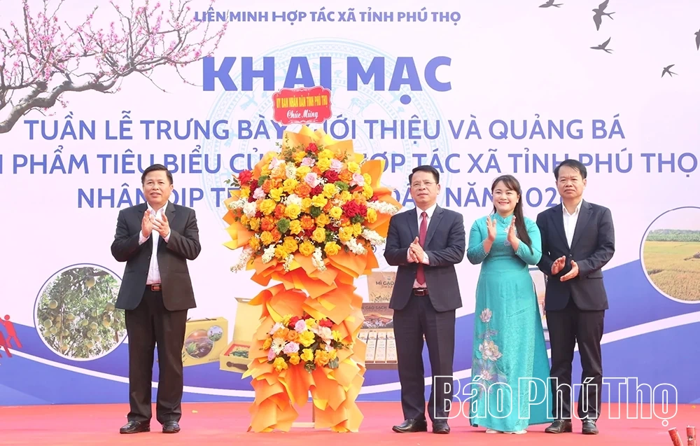 Khai mạc Tuần lễ trưng b&agrave;y, giới thiệu v&agrave; quảng b&aacute; sản phẩm ti&ecirc;u biểu của c&aacute;c Hợp t&aacute;c x&atilde; dịp Tết Nguy&ecirc;n đ&aacute;n 2026