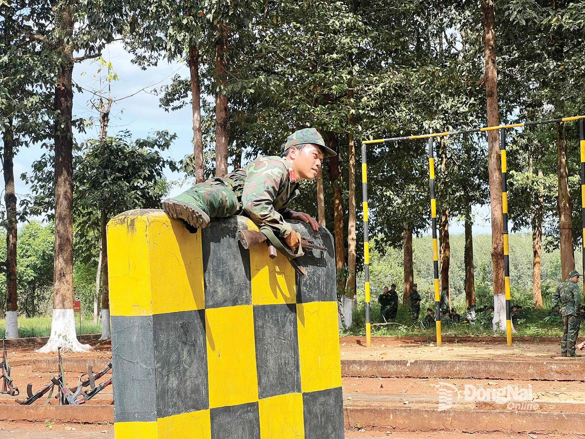 Vượt tường 1,8m - một trong những thử thách của môn vượt vật cản K16