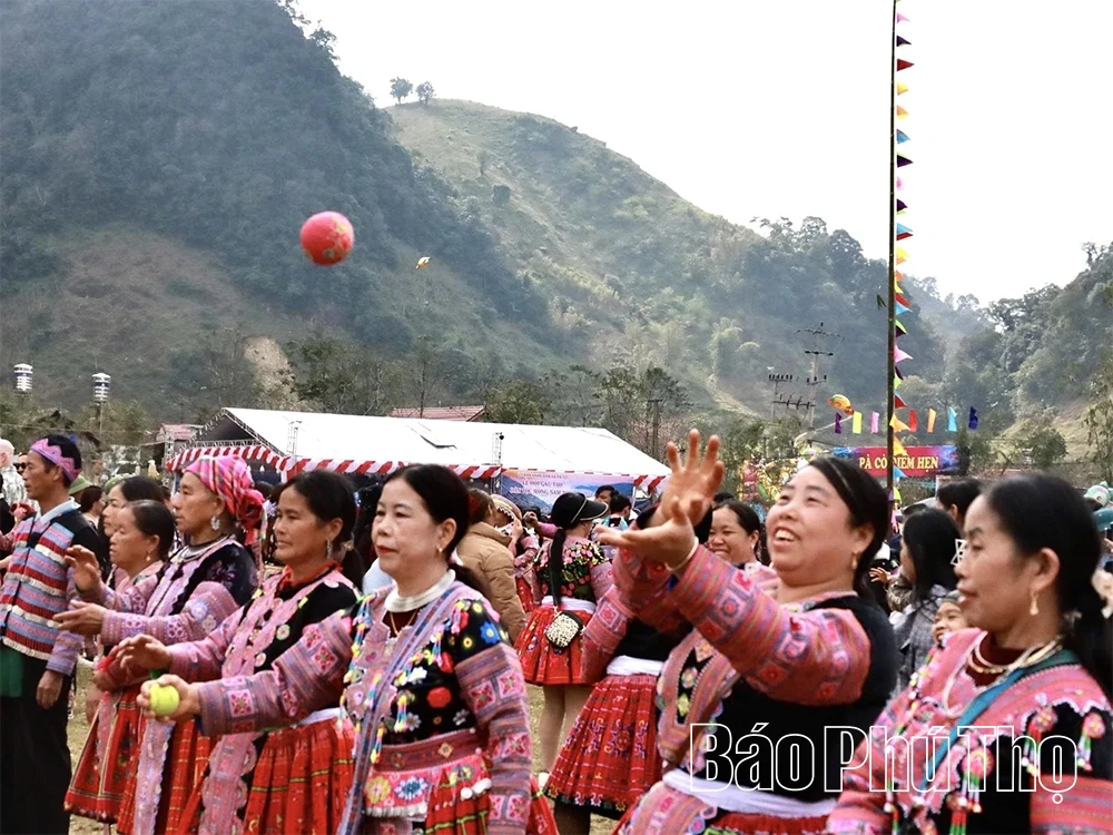 Khám phá lễ hội “Đi chơi núi”