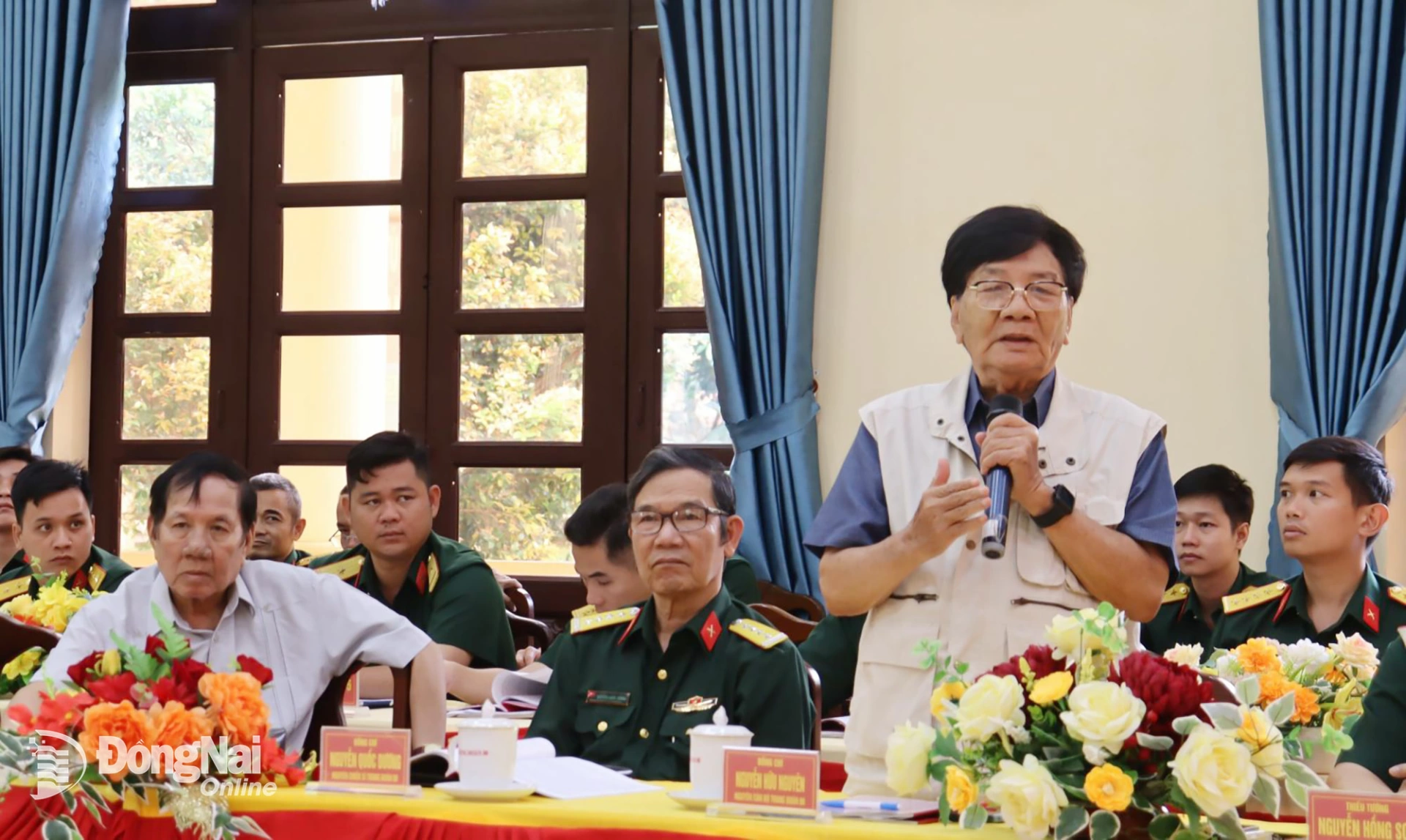 Các nhân chứng trao đổi tại hội thảo. Ảnh: Nguyệt Hà