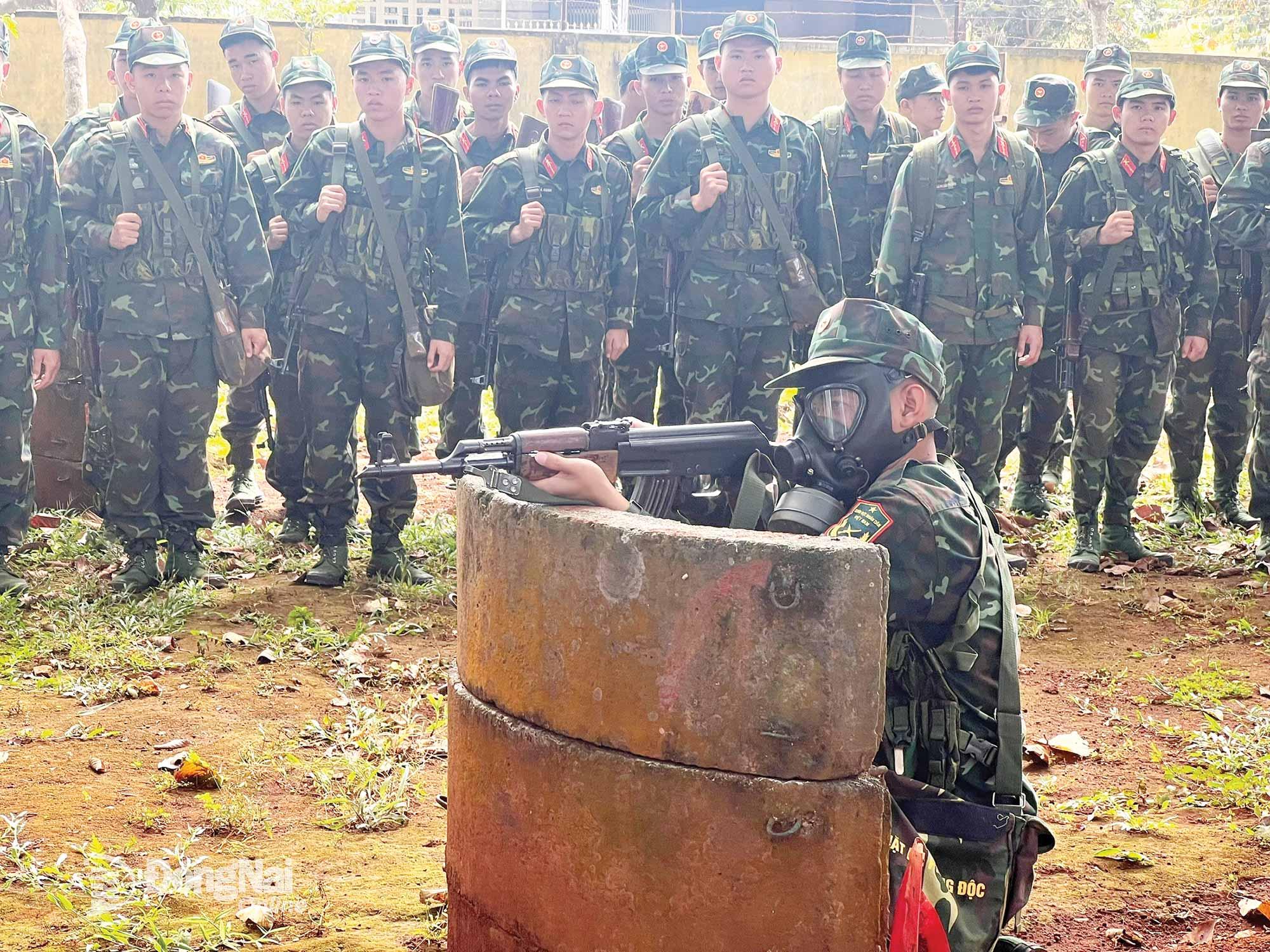 Huấn luyện bài 3AK: Bắn và sử dụng các loại vũ khí khác tiêu diệt mục tiêu ban ngày