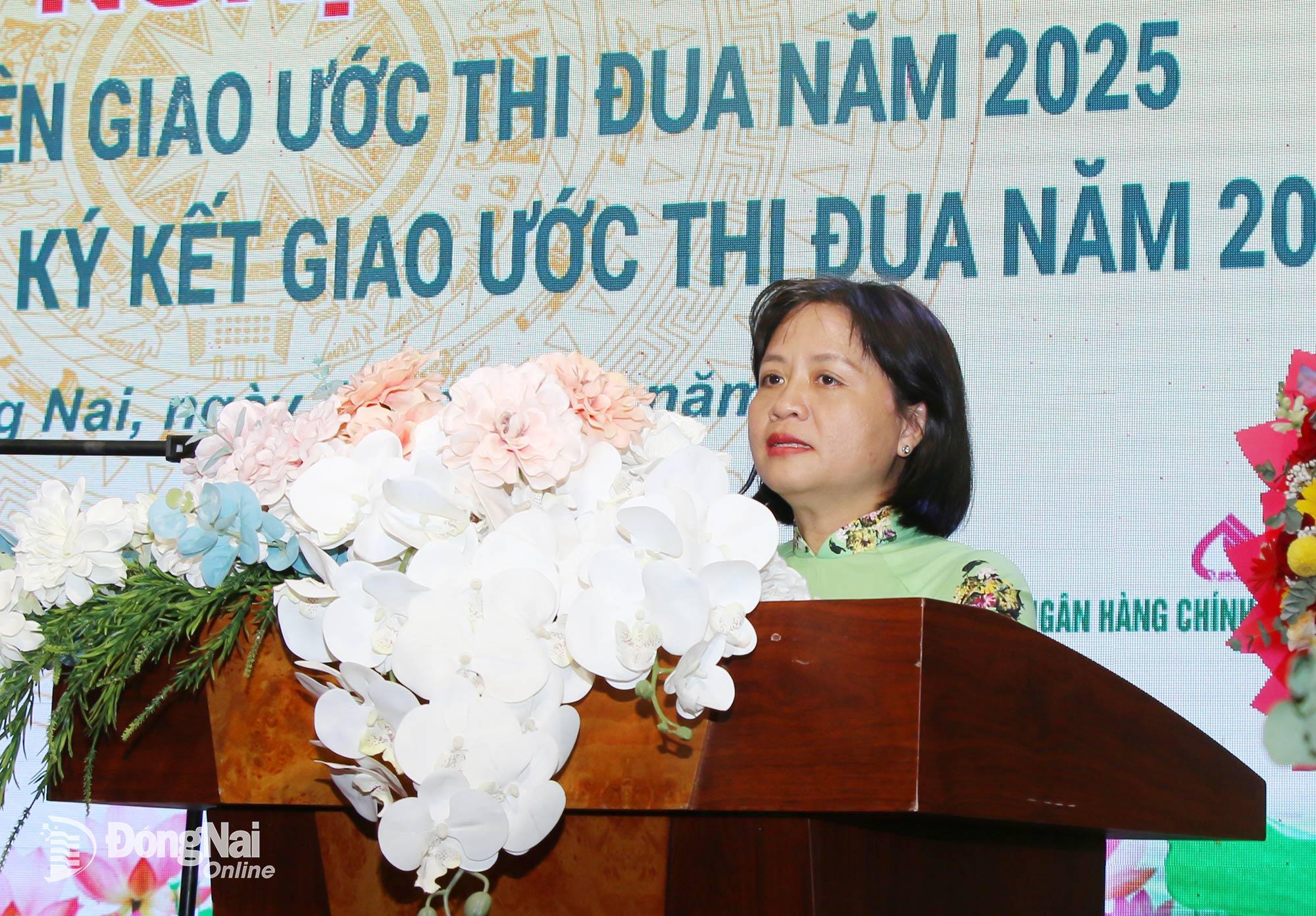 Phó Giám đốc Sở Nội vụ, Phó Chủ tịch Hội đồng Thi đua - Khen thưởng tỉnh Đồng Nai Đoàn Thị Thu Thủy phát biểu tại hội nghị. Ảnh: Hải Quân