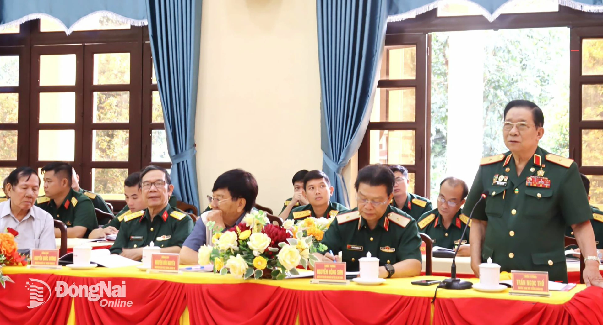 Thiếu tướng Trần Ngọc Thổ trình bày một số ý kiến trong hội thảo. Ảnh: Nguyệt Hà