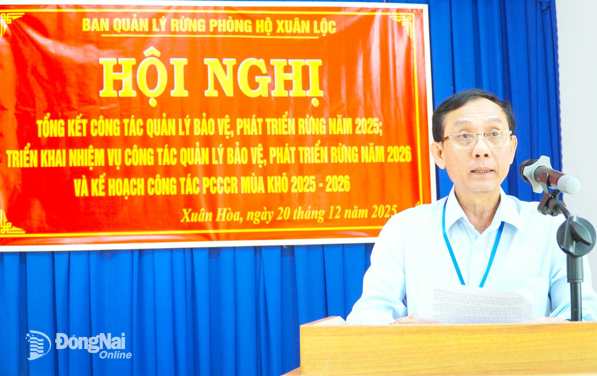 Gi&aacute;m đốc Ban Quản l&yacute; rừng ph&ograve;ng hộ Xu&acirc;n Lộc Ho&agrave;ng Đ&igrave;nh Long ph&aacute;t biểu tại hội nghị. Ảnh: An Nhơn