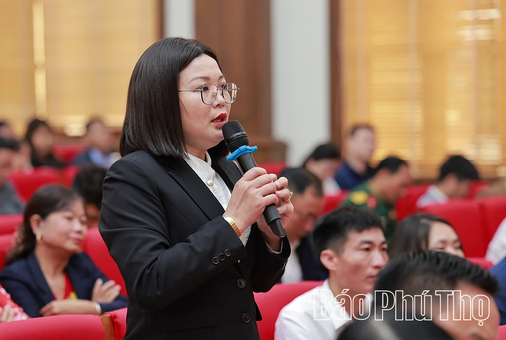 Phó trưởng Ban Tổ chức Trung ương Nguyễn Hữu Đông tiếp xúc với cử tri đơn vị bầu cử số 2