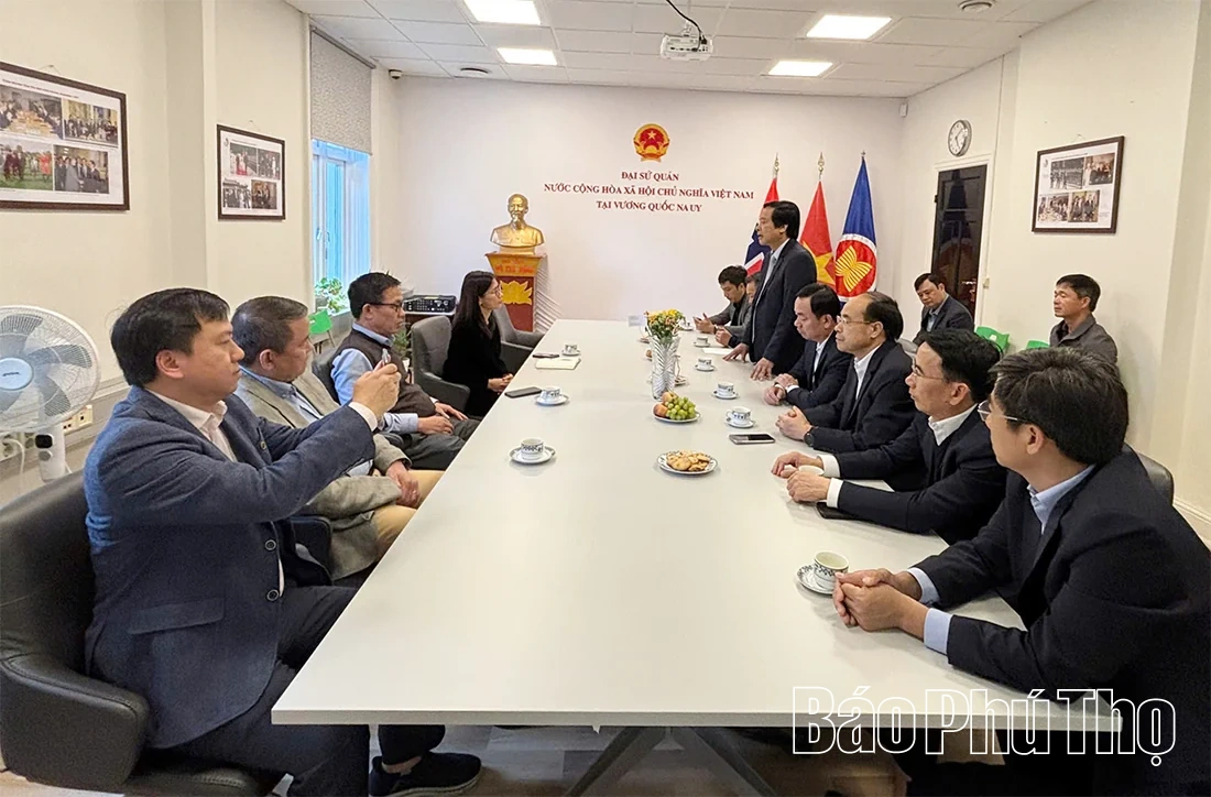 Đoàn công tác tỉnh Phú Thọ thăm và làm việc với Đại sứ quán Việt Nam tại Vương quốc Na Uy