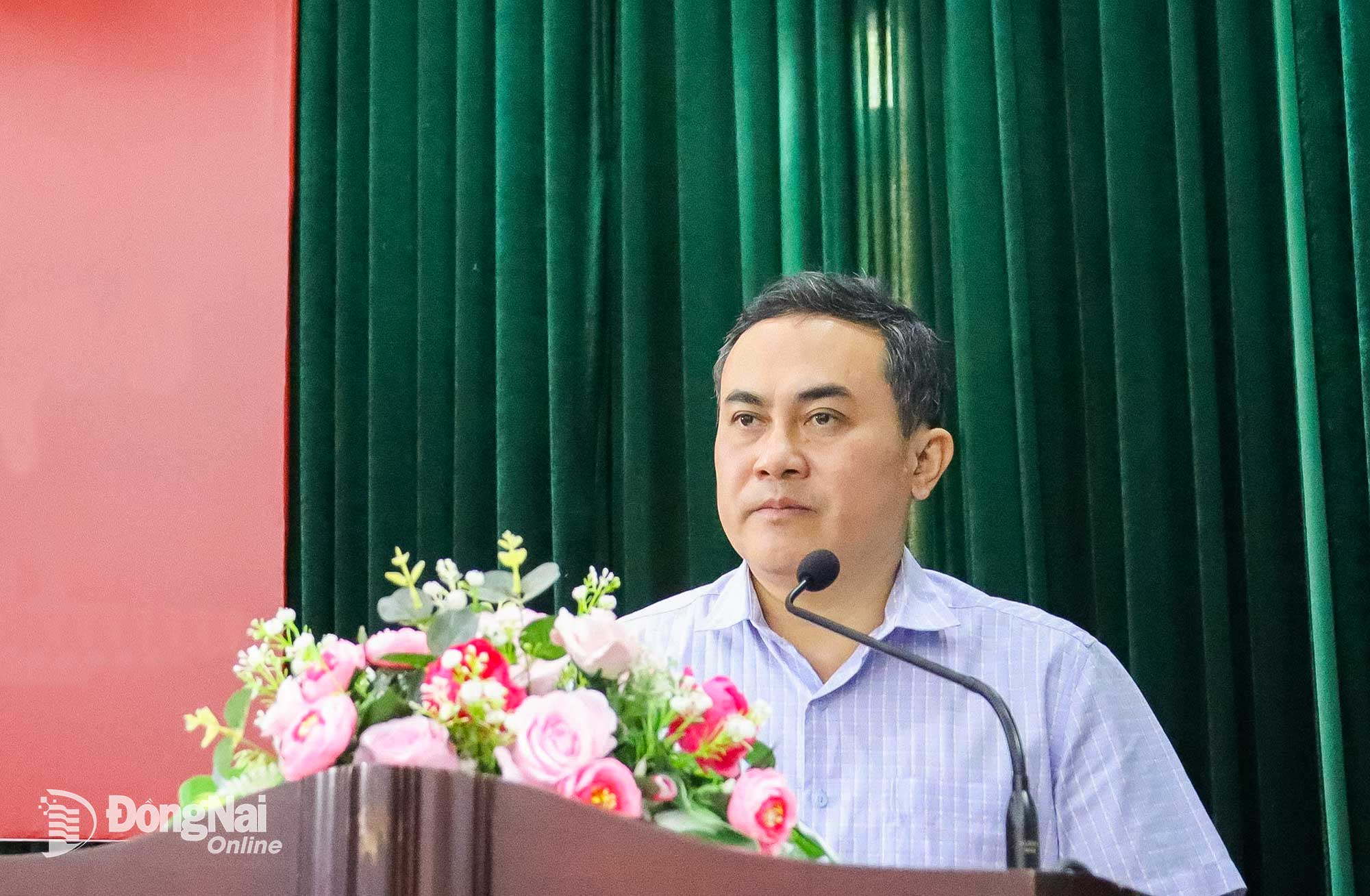 Ủy vi&ecirc;n Ban Thường vụ Tỉnh ủy, Ph&oacute; Chủ tịch UBND tỉnh Đồng Nai L&ecirc; Trường Sơn chỉ đạo tại buổi l&agrave;m việc. Ảnh: Nguyệt H&agrave;